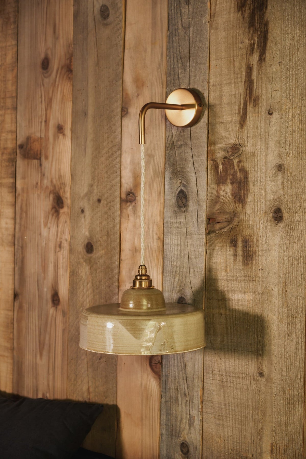 URSULE - Vert de gris - Suspension en applique - Avec potence laiton vieilli