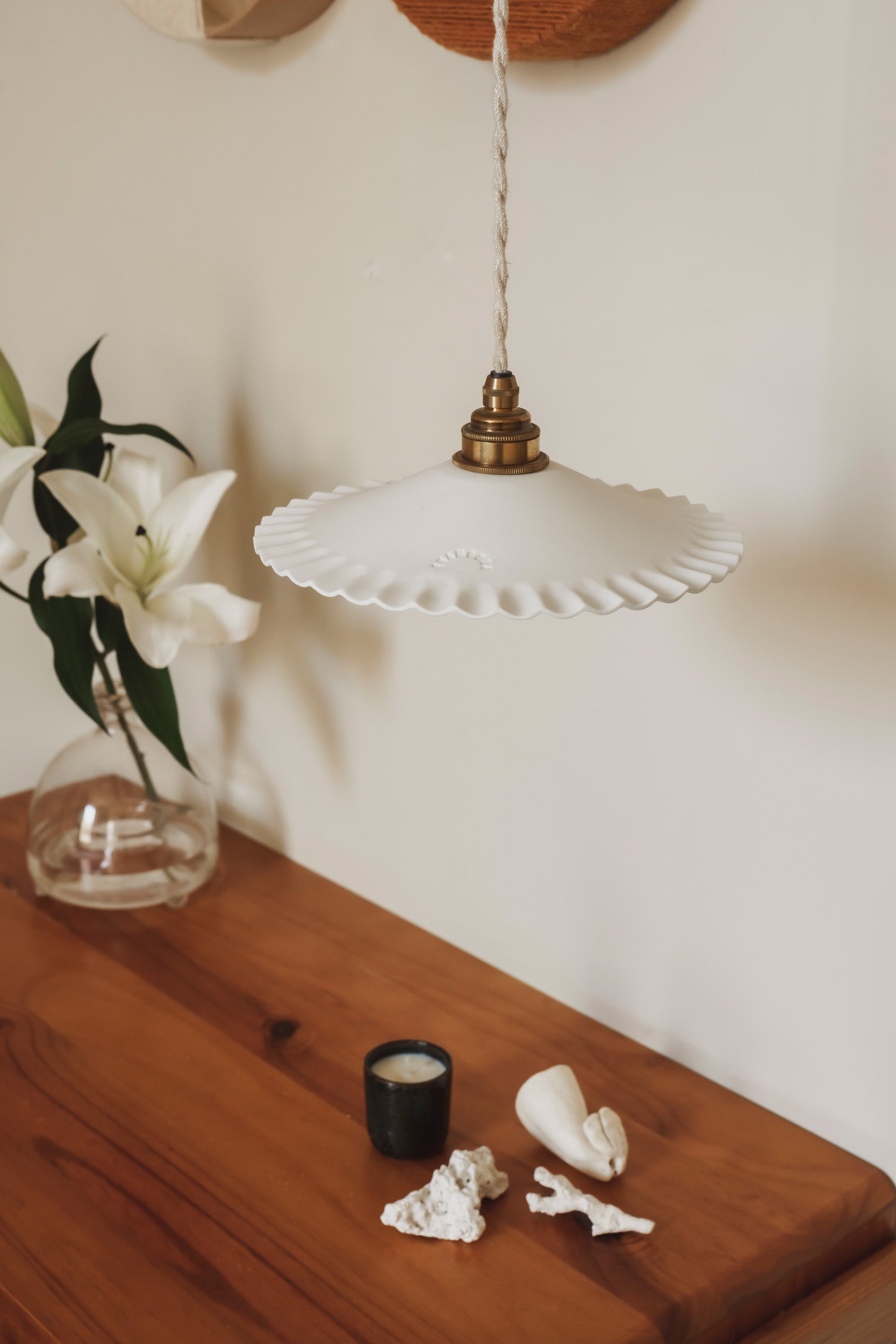 YVONNE EN DENTELLE - Porcelaine Biscuit - Suspension