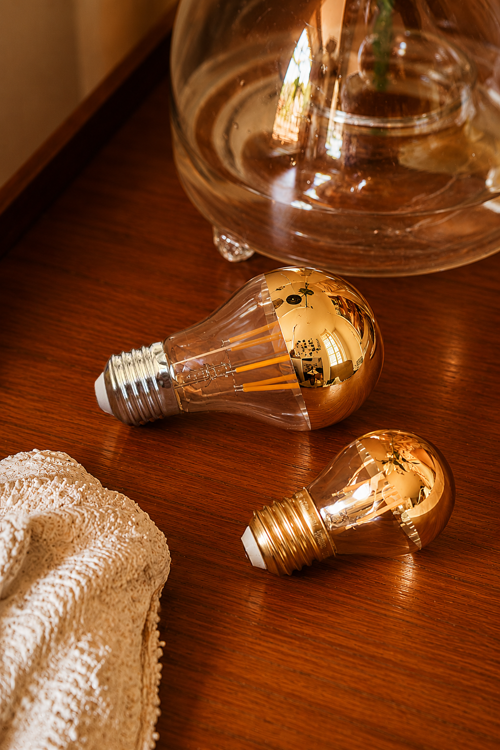 Ampoule goutte à calotte dorée dimmable E27
