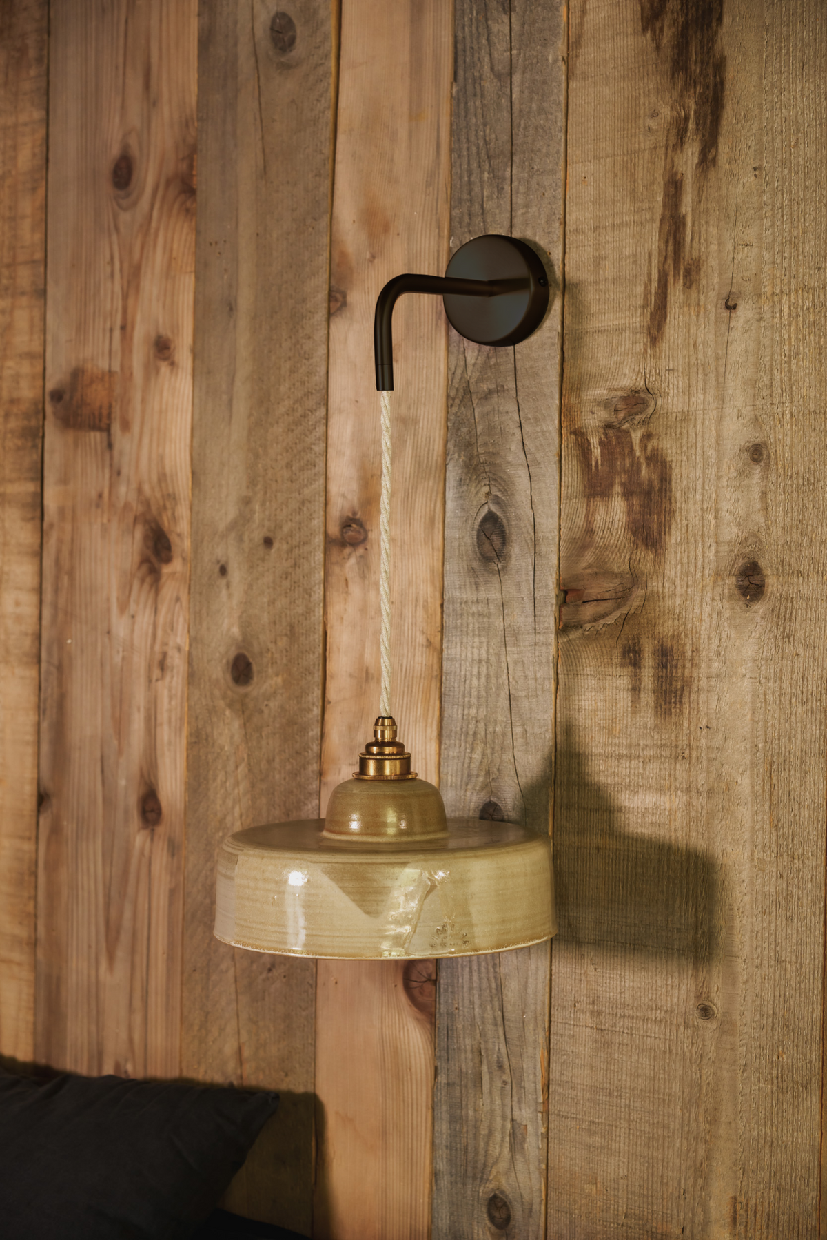 URSULE - Vert de gris - Suspension en applique - Avec potence noire mat