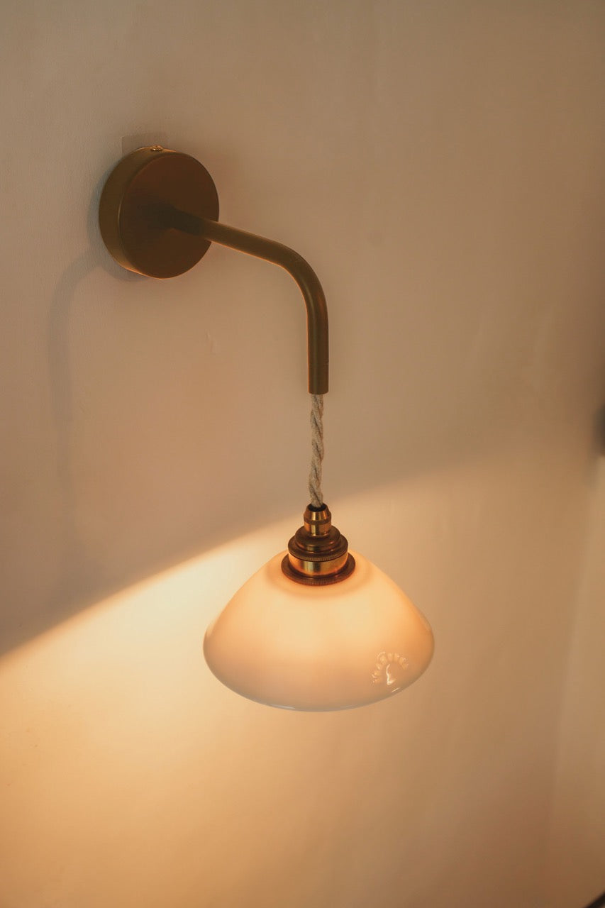 PITCHOUN - Porcelaine Emaillée - Suspension en applique - Avec potence laiton vieilli