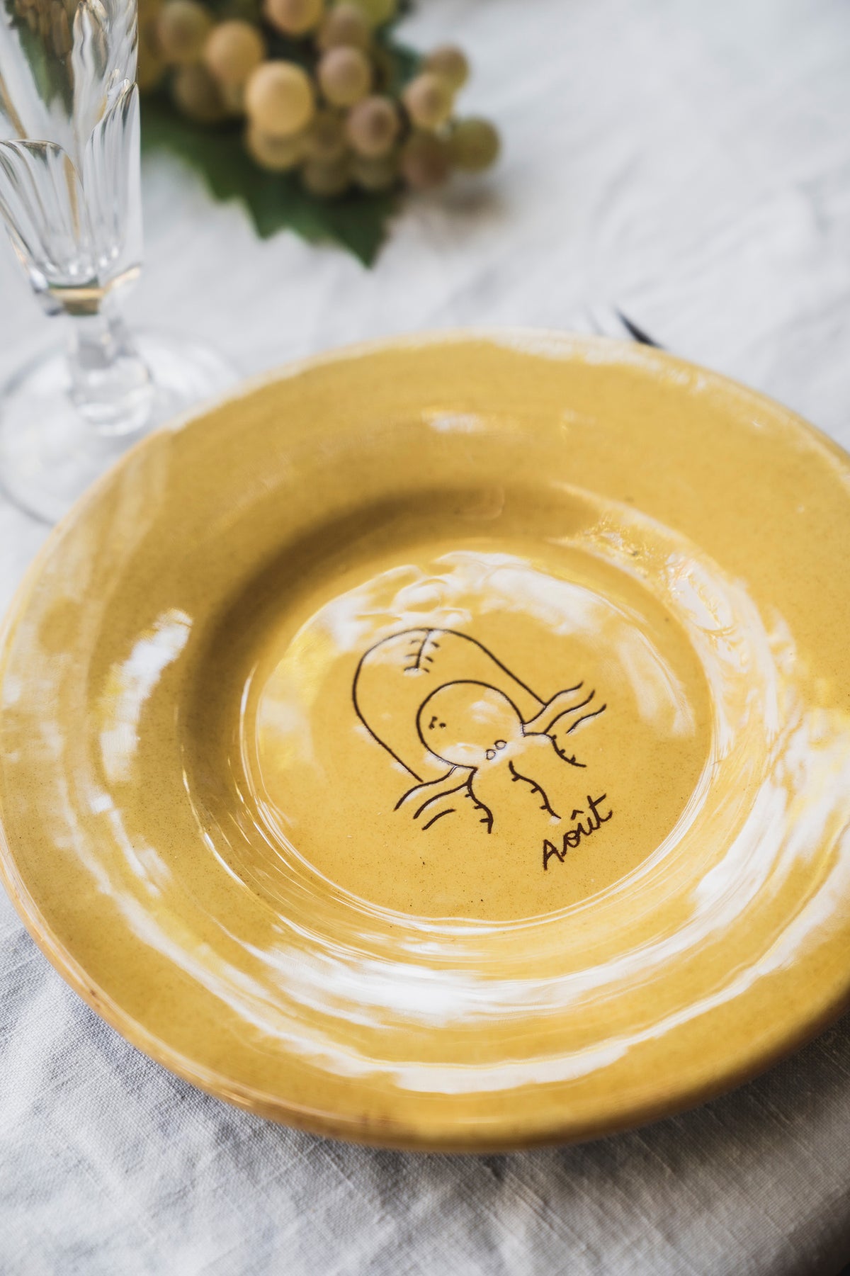 AOÛT - Coffret Cadeau - Assiette anniversaire, savon fait main et éditions d'art