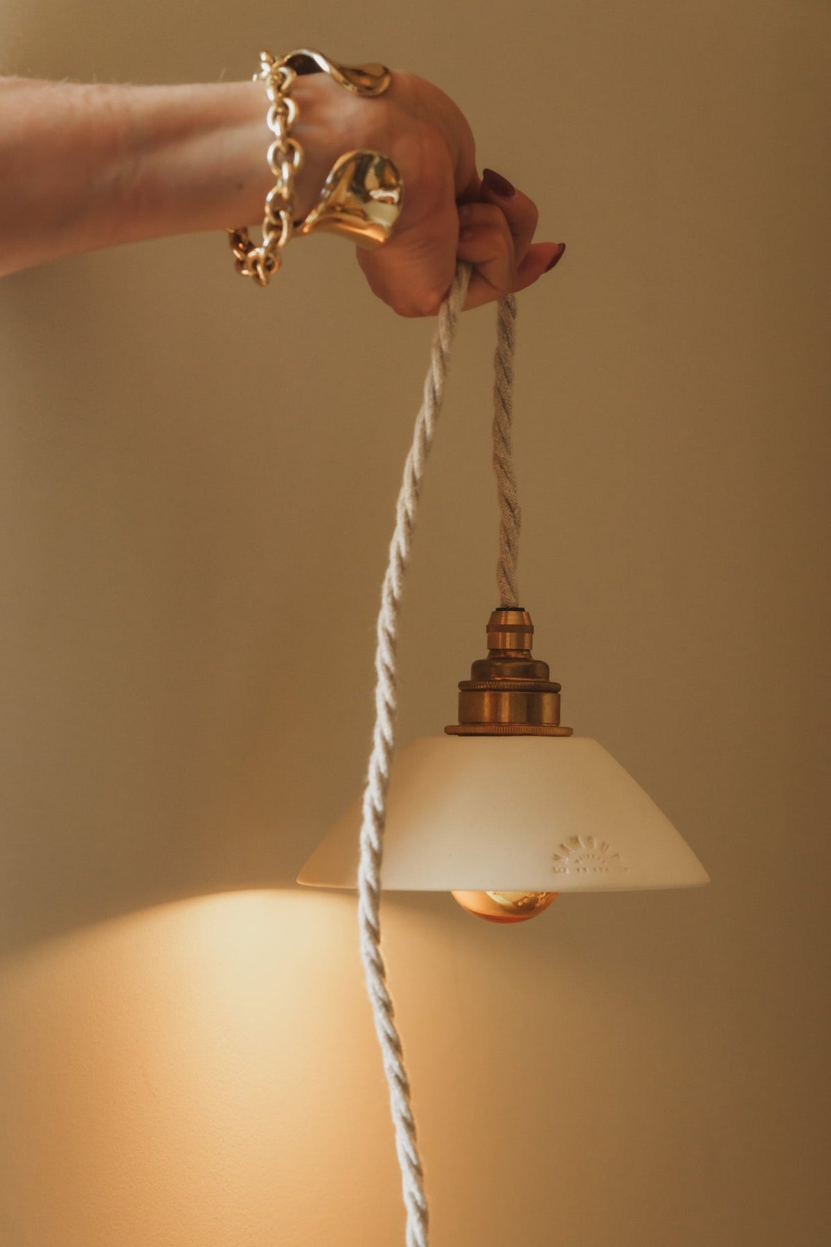 Ampoule sphérique à calotte dorée dimmable E27