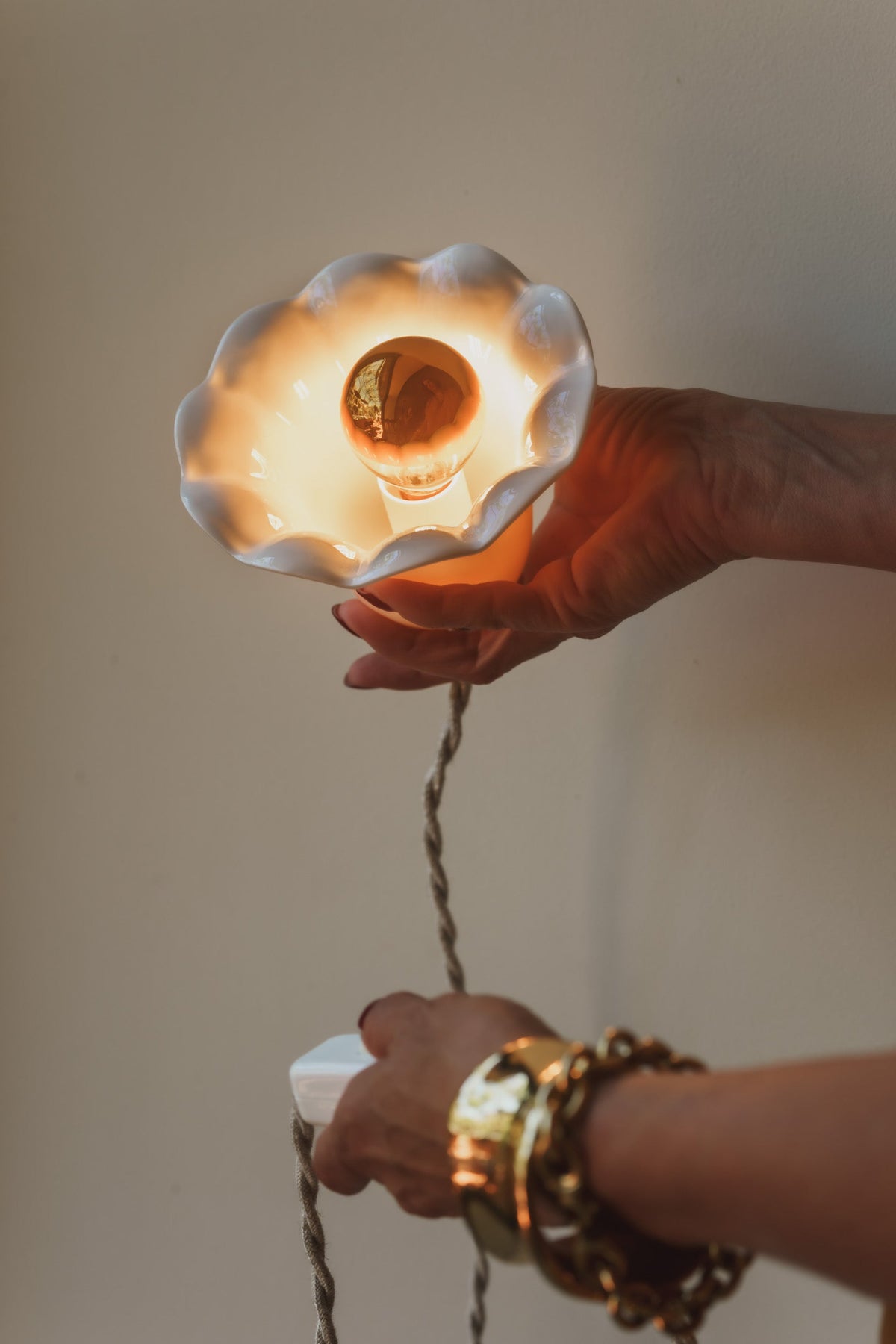 Ampoule sphérique à calotte dorée dimmable E14