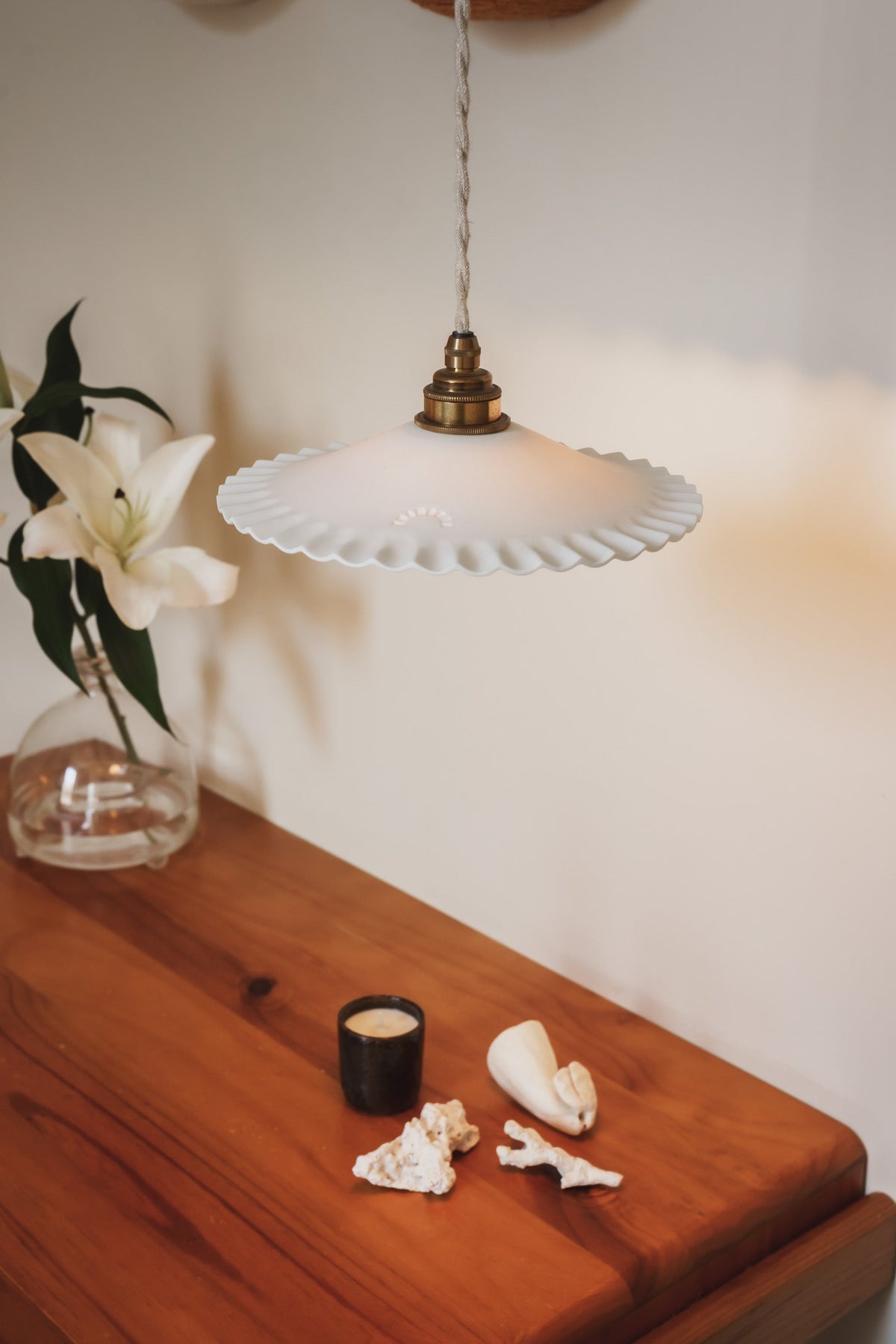 YVONNE EN DENTELLE - Porcelaine Biscuit - Suspension
