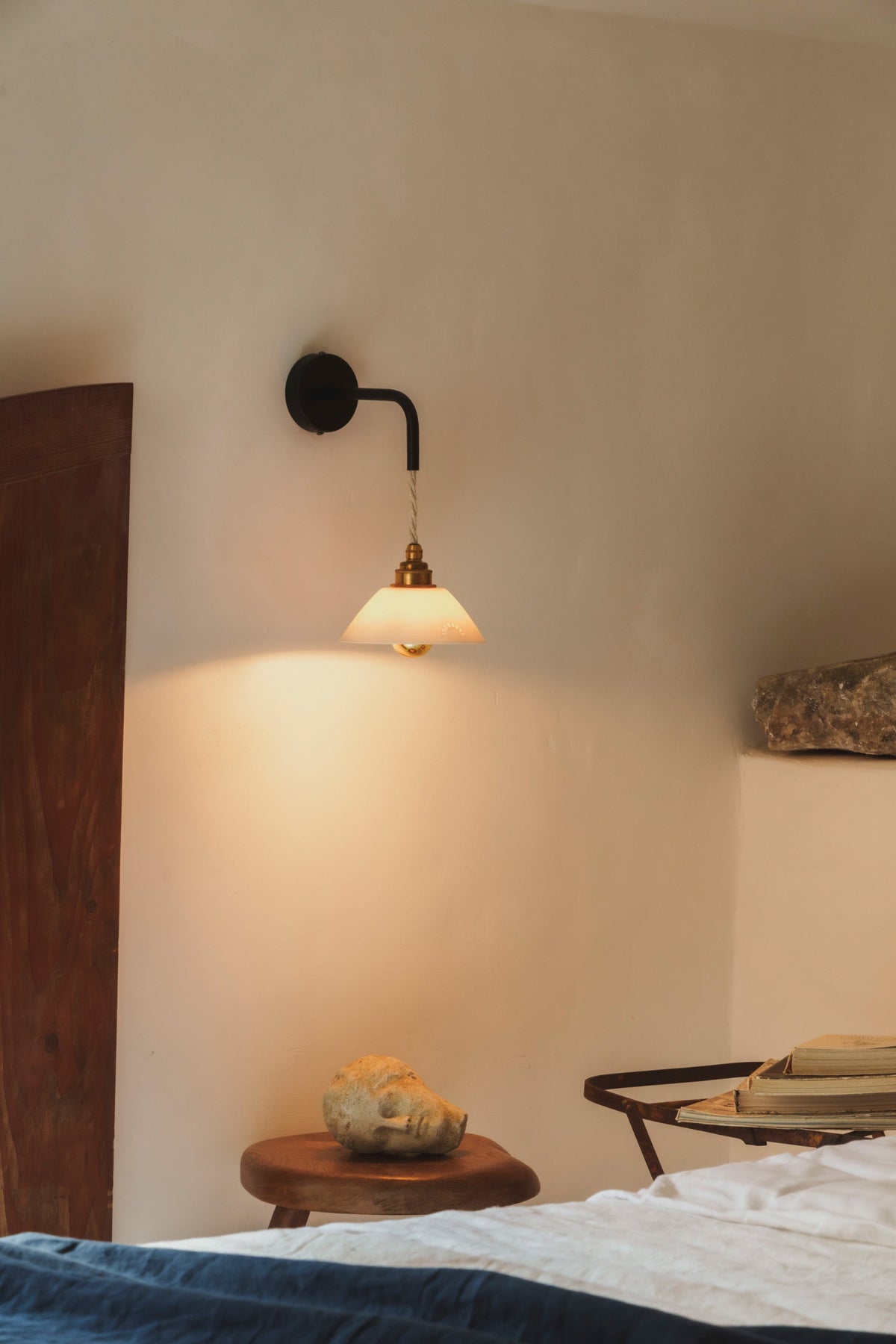 PITCHOUN - Porcelaine Emaillée - Suspension en applique - Avec potence noire mat