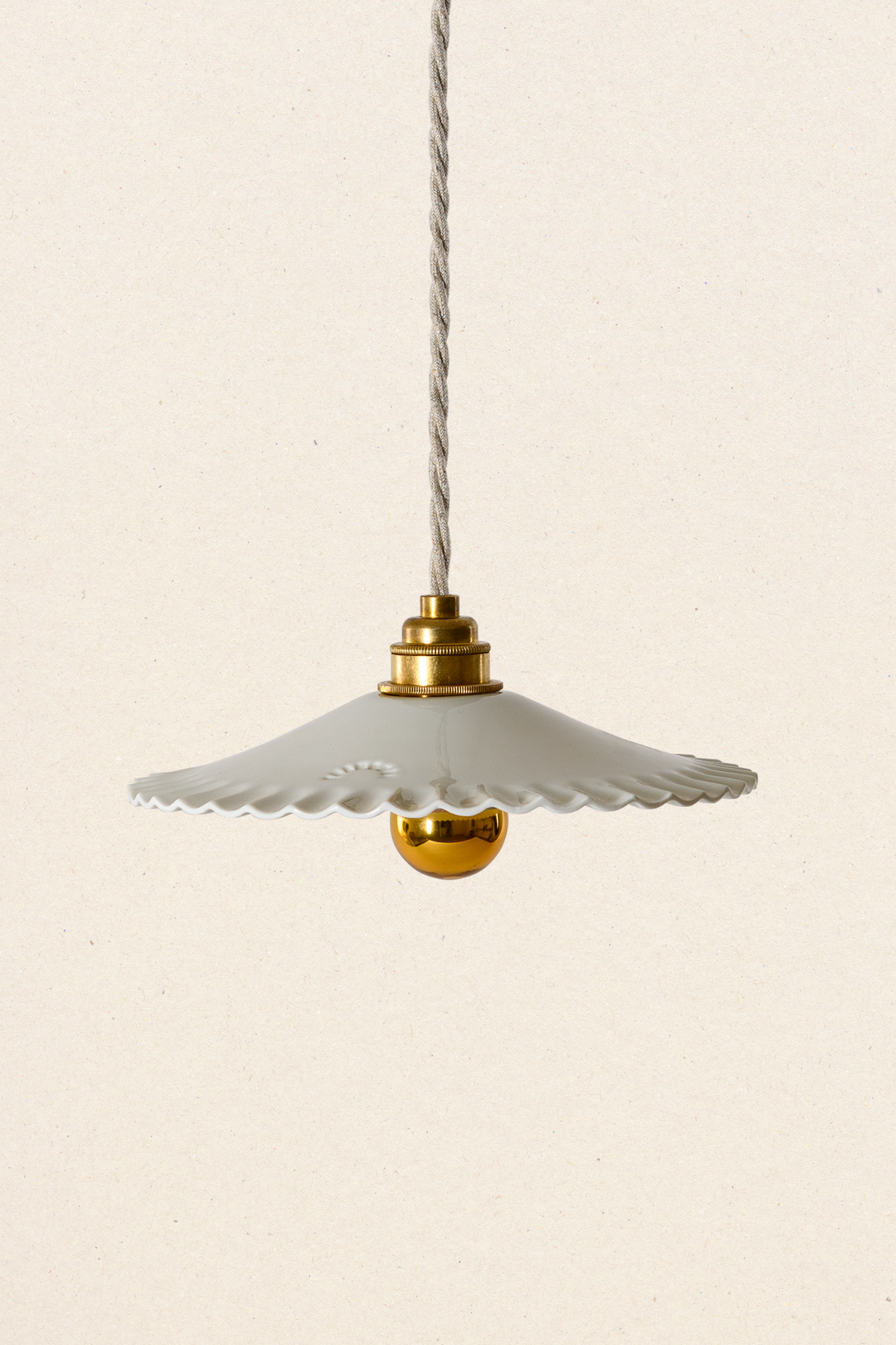 YVONNE EN DENTELLE - Porcelaine Emaillée - Suspension